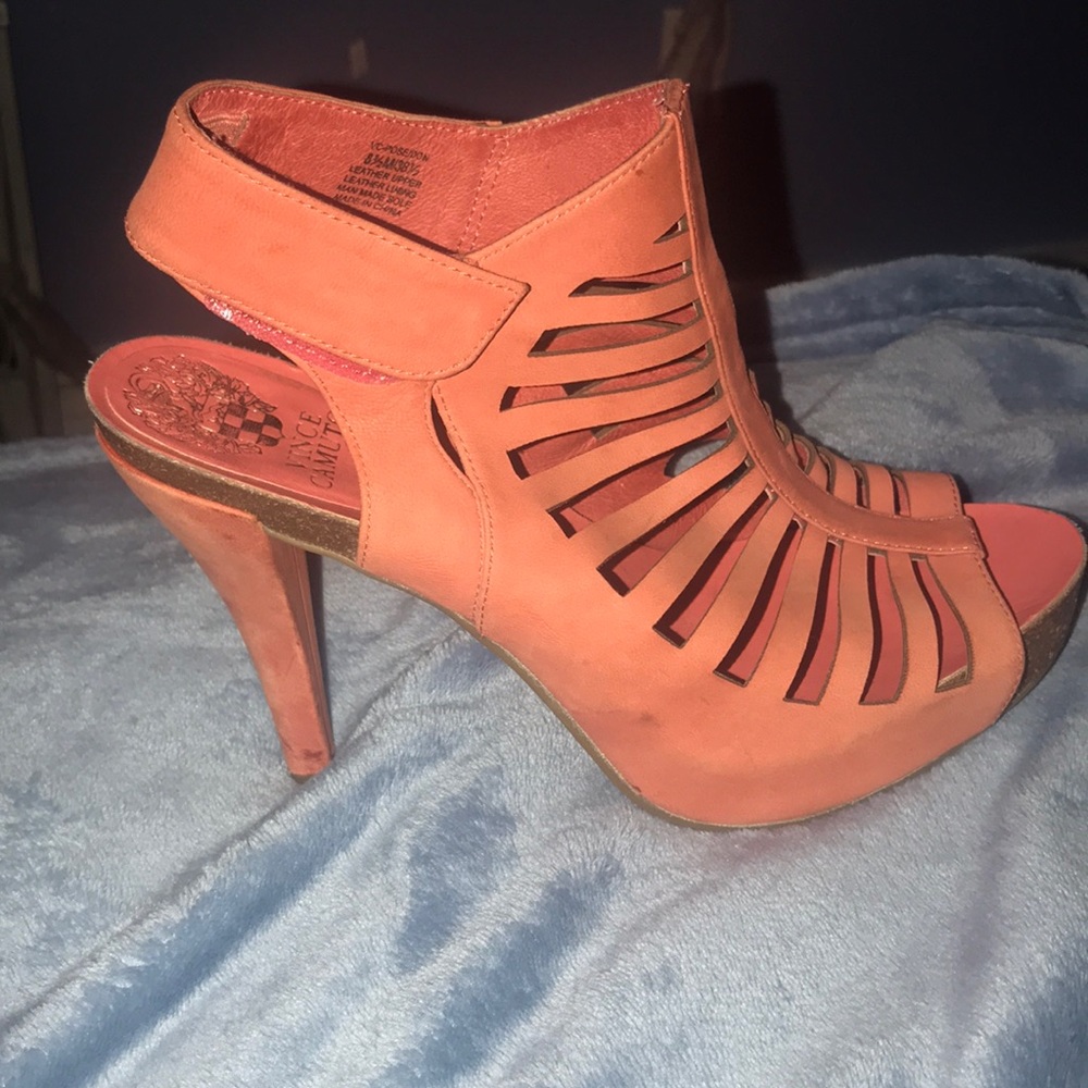 BRAND NEW VINCE CAMUTO LEATHER HEELS SIZE 8.5